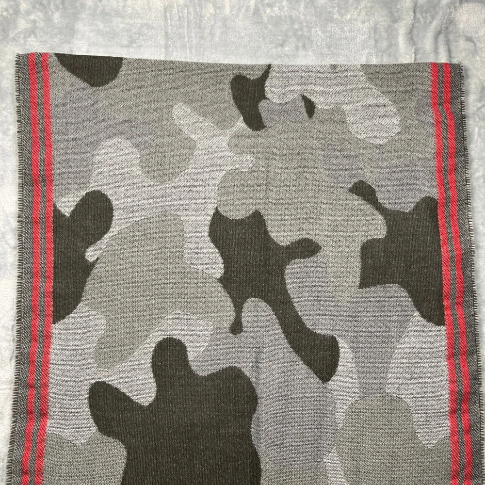 Studio‎ Scarf Grey Camo Red Stripe Fringed Knit Rectangular Wrap